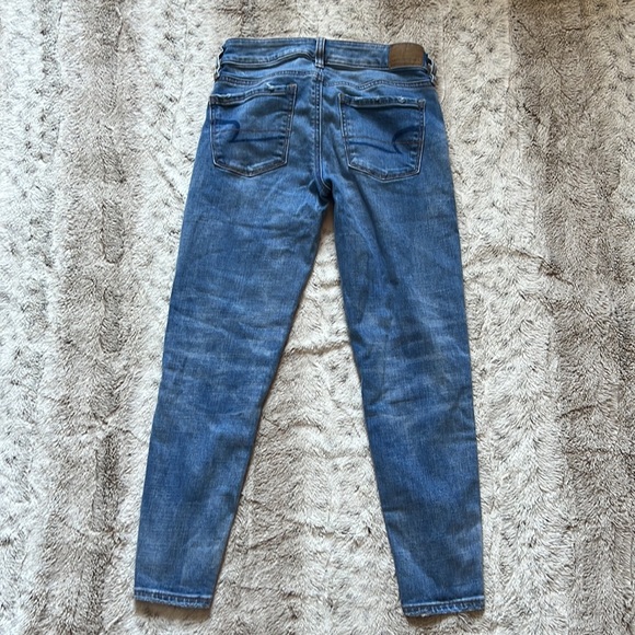 Women’s Medium Wash Jeans - Picture 2 of 3